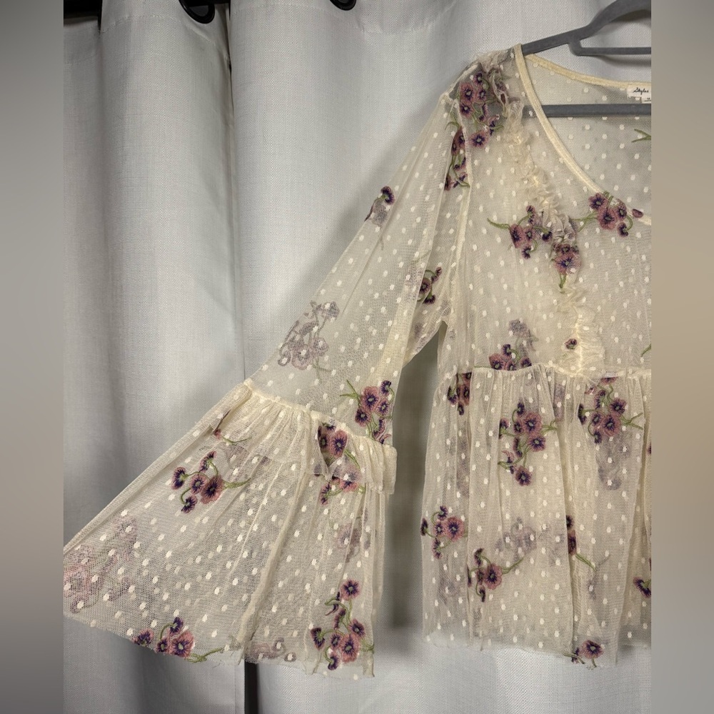 Skylar & Jade Cream Sheer Swiss Dot Embroidered Purple Floral Ruffle Blouse 1X - Picture 5 of 8